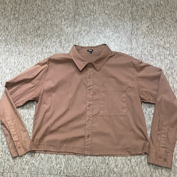 Monrow Sahara Poplin Cropped Button Down Shirt - Picture 2 of 4